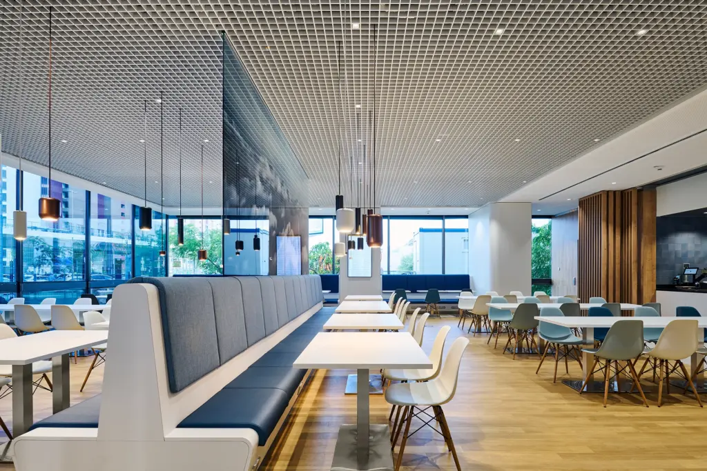 lufthansa-crew-lounge-renovierung-decken-boeden Lufthansa Crew Lounge Frankfurt – Renovierung, Decken, Böden und Trockenbau